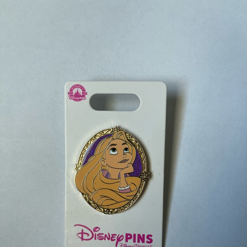 Disney Park Pin Trading Princess Rapunzel Gold Portrait Enamel Pin